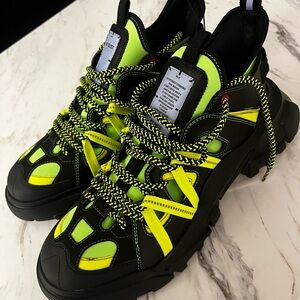 SOLD Men’s McQueen Brand New